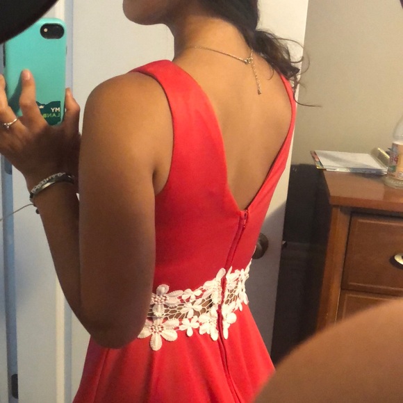 Super cute flowy dress - Picture 2 of 3